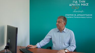 Κατέθεσε το ψηφοδέλτιό του ο Σταύρος Αρναουτάκης! Όλα τα ονόματα των υποψηφίων