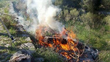 Ιωάννινα: 95χρονη άναψε φωτιά για να κάψει ξερά κλαδιά και της... ξέφυγε