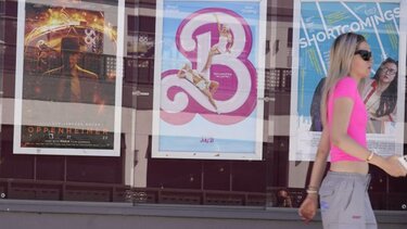 Πως μια γυναίκα με το όνομα "Barbie Oppenheimer" έγινε κατά λάθος το απόλυτο meme