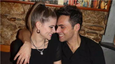 Δανάη Μιχαλάκη: Ποζάρει σε προχωρημένη εγκυμοσύνη στα γυρίσματα της «Παραλίας»