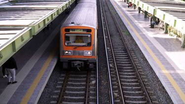 Ηλεκτρικός: Νεκρή η γυναίκα που έπεσε στις γραμμές του σταθμού "Βικτώρια"