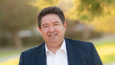 Γήπεδο Ηροδότου: Λύση στα προβλήματα με πρωτοβουλία Καραμαλάκη