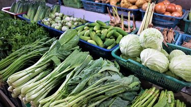 Χωρίς τέλος οι ανατιμήσεις σε βασικά είδη διατροφής