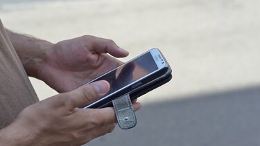 Το λανθασμένο sms του Δημάρχου και οι ευχές για... Καλή Ανάσταση