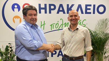 Ο Γιώργος Μοσχοβάκης στο πλευρό του Μιχάλη Καραμαλάκη