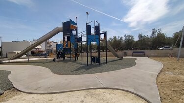 Σοκαριστικό: Γέμισαν με γράσο την παιδική χαρά!