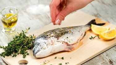 Έτσι θα εξαφανίσετε την έντονη μυρωδιά του ψαριού από το σπίτι σας