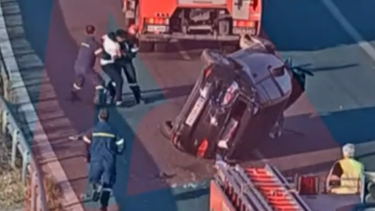 Σε αμόκ Τούρκος οδηγός: Περνάει τα διόδια Λαγκαδά με 192 χιλιόμετρα, τρακάρει και στη συνέχεια... δέρνει πυροσβέστες!