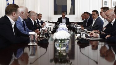 Σε εξέλιξη οι συσκέψεις του Κ. Μητσοτάκη για την οπαδική βία