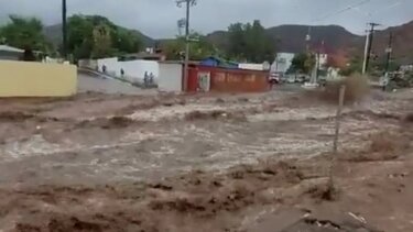 ΗΠΑ: Εξασθενημένος αλλά ακόμη επικίνδυνος ο τυφώνας Χίλαρι