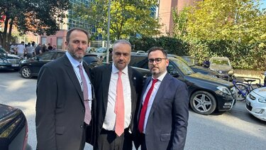 Αντιπροσωπεία Ελλήνων δικηγόρων στη δίκη του Φρέντυ Μπελέρη