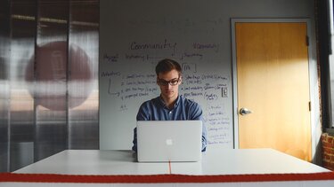 Νέες δράσεις ύψους 50 εκατ. ευρώ για μικρομεσαίες επιχειρήσεις – Ποιες περιοχές αφορούν