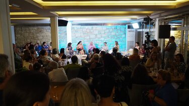 Το αδιαχώρητο στην εκδήλωση του Αλέξη Καλοκαιρινού στο Μαρίνα