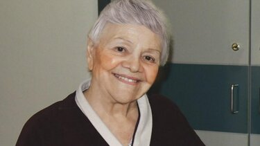 Η Μαίρη Λίντα έκλεισε τα 90 της χρόνια - Η αδημοσίευτη φωτογραφία με τον Μανώλη Χιώτη