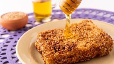 Φέτα σαγανάκι με κρούστα από σουσάμι