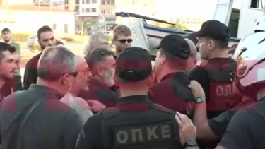 Kακοκαιρία Daniel - Βόλος: Μεγάλη ένταση έξω από το δημαρχείο με εξοργισμένους πολίτες