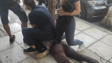 Θεσσαλονίκη: Πολίτες «συνέλαβαν» ληστή, ενώ προσπαθούσε να εισβάλει σε χρυσοχοείο