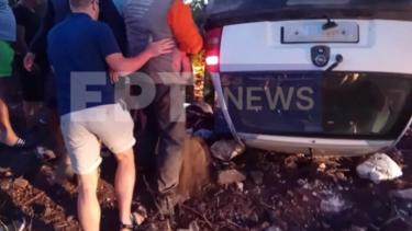 "Τούμπαρε" αυτοκίνητο - Τραυματίστηκε ο οδηγός