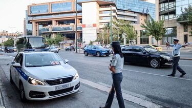 Οι έξι τροχαίες παραβάσεις που θα αφαιρούν δίπλωμα και άδεια κυκλοφορίας