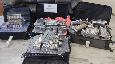 Έγινε 'τσακωτός' με βαλίτσες γεμάτες λαθραία τσιγάρα!