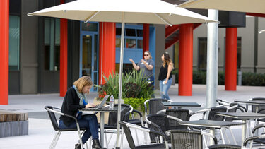 Ευκαιρίες πρόσληψης με υψηλούς μισθούς για επιστήμονες του εξωτερικού