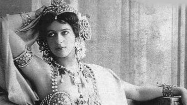 Η Ιστορία της Κυριακής - Μάτα Χάρι: Μια συναρπαστική ιστορία κατασκοπίας