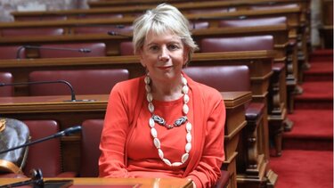 Έλενα Ακρίτα: Εδώ και τώρα ισότητα για τις οικογένειες με ΛΟΑΤΚΙ+ γονείς