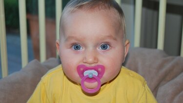 Τρία κόλπα για κόψετε την πιπίλα στο μωρό