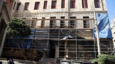 Εγκλωβισμένες στο σφραγισμένο κτίριο του Ευαγγελισμού παραμένουν δύο γάτες