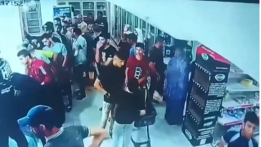 Γάζα: H στιγμή ισραηλινού βομβαρδισμού σε γεμάτο σούπερ μάρκετ - Βίντεο