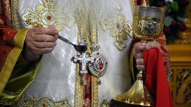 Κύπρος: Η εισβολή στο μοναστήρι που αποκάλυψε ψεύτικα θαύματα, 807.000€, σεξ και μαφιόζικες μεθόδους