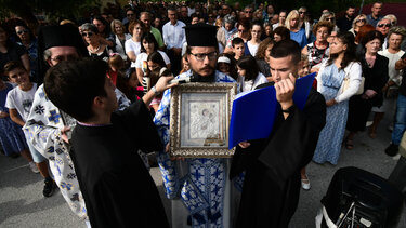 Λιτανεία της εικόνας της Παναγίας Ζωοδόχου Πηγής στους Αμπελόκηπους Λάρισας για την αποφυγή νέας πλημμύρας