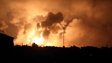 Αδιάκοπο σφυροκόπημα από ξηρά και αέρα στη Γάζα: Μπήκαν τα ισραηλινά τανκς στον θύλακα