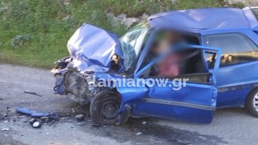 Λαμία: Τροχαίο με εγκλωβισμούς, μετά από μετωπική σύγκρουση