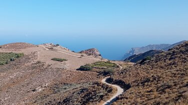 Πεζοπορία στο μικρό οροπέδιο της Μονοκαράς