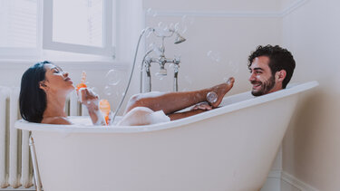 Δυο δυο στη μπανιέρα οι Βρετανοί για οικονομία – Σε ποιες πόλεις πλένονται λιγότερο