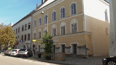 Συνέλαβαν Γερμανούς που γιόρταζαν τα γενέθλια του Χίτλερ στο σπίτι του