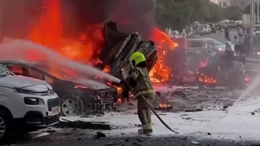Τουλάχιστον 100 Ισραηλινοί σκοτώθηκαν - Η Χαμάς κρατάει αιχμαλώτους αρκετούς Ισραηλινούς
