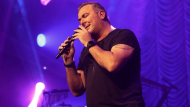 «Λύγισε» ο Αντώνης Ρέμος για τον Βασίλη Καρρά – «Προσεύχομαι κάθε μέρα να γίνει καλά»