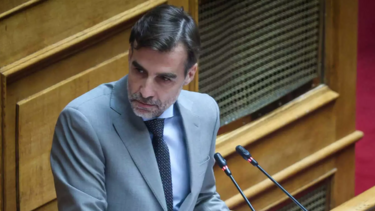 Πλεύση Ελευθερίας: Ο Μιχάλης Χουρδάκης δεν παραδίδει την έδρα του