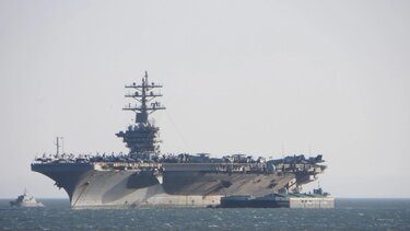 Πικετοφορία για τα αεροπλανοφόρα