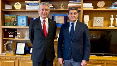 Συνάντηση Λευτέρη Αυγενάκη με τον Τούρκο Πρέσβη στην Αθήνα
