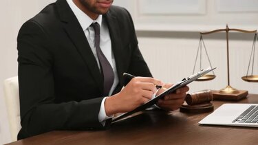 Ψήφισμα της Ένωσης Ασκουμένων και Νέων Δικηγόρων Ηρακλείου για τα φορολογικά μέτρα