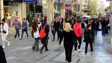 Κατατίθεται ο προϋπολογισμός με αυξήσεις μισθών και συντάξεων