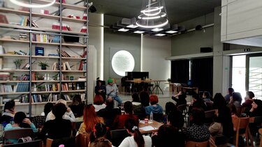 "Η ιστορία του Βίκτωρα και της Μαρίας": Μια ανοιχτή παράσταση για εκπαιδευτικούς