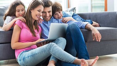 «Είναι τόσο βαρετό»: Τι δεν θέλουν να κάνουν με τα παιδιά τους οι γονείς της Gen Z