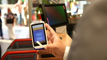 Ψηφιακή κάρτα εργασίας: Πότε θα εφαρμοστεί σε λιανεμπόριο, εστίαση, βιομηχανία και τουρισμό