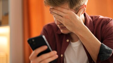Νέα απάτη μέσω SMS: Τι είναι το «smishing» 