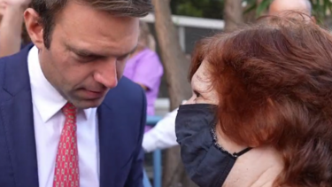 "Να σου κάνω μια ερώτηση, είσαι Αριστερός;" ρώτησε γυναίκα τον Κασσελάκη