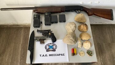 Το "ντου" ... έβγαλε όπλα και αρχαία